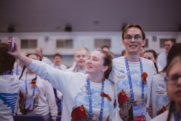 Слёт «Послы Победы» открылся в Москве: 100 добровольцев со всей России сопроводят парад Победы на Красной площади